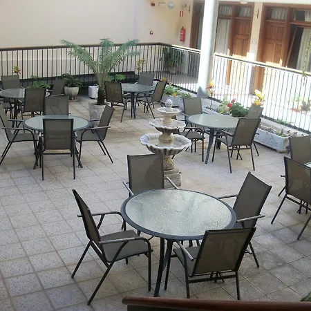 Aparthotel Triana Ii *